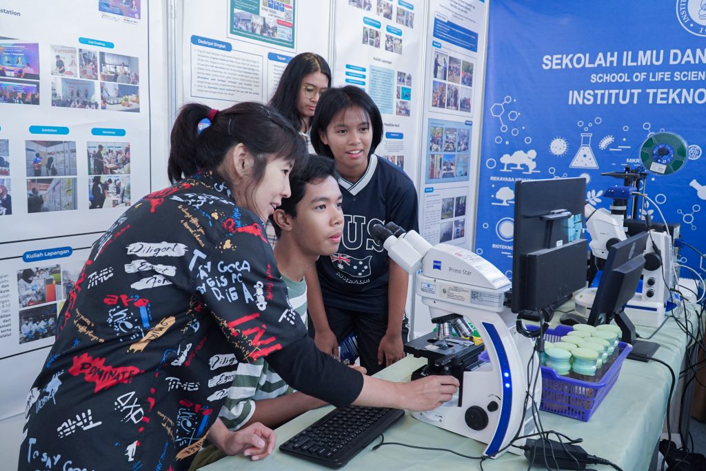 Teknologi Hayati dalam Genggaman: Karya Inovatif SITH ITB Meriahkan SEMARAK ITB 2025