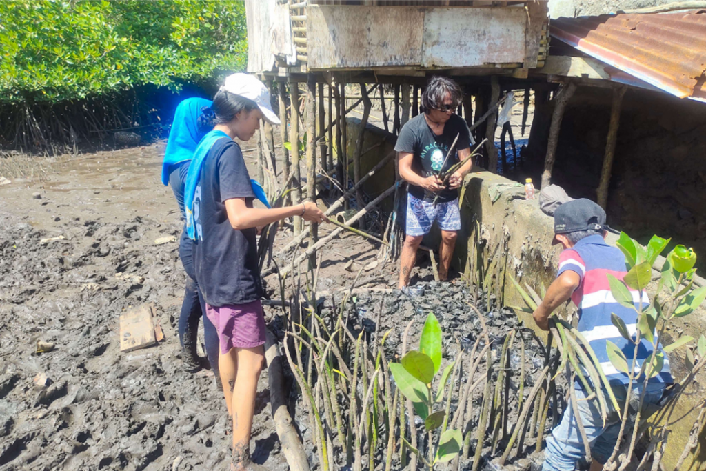 Sinergi SITH ITB dan Polnustar untuk Rehabilitasi Mangrove dan Penguatan Masyarakat Pesisir