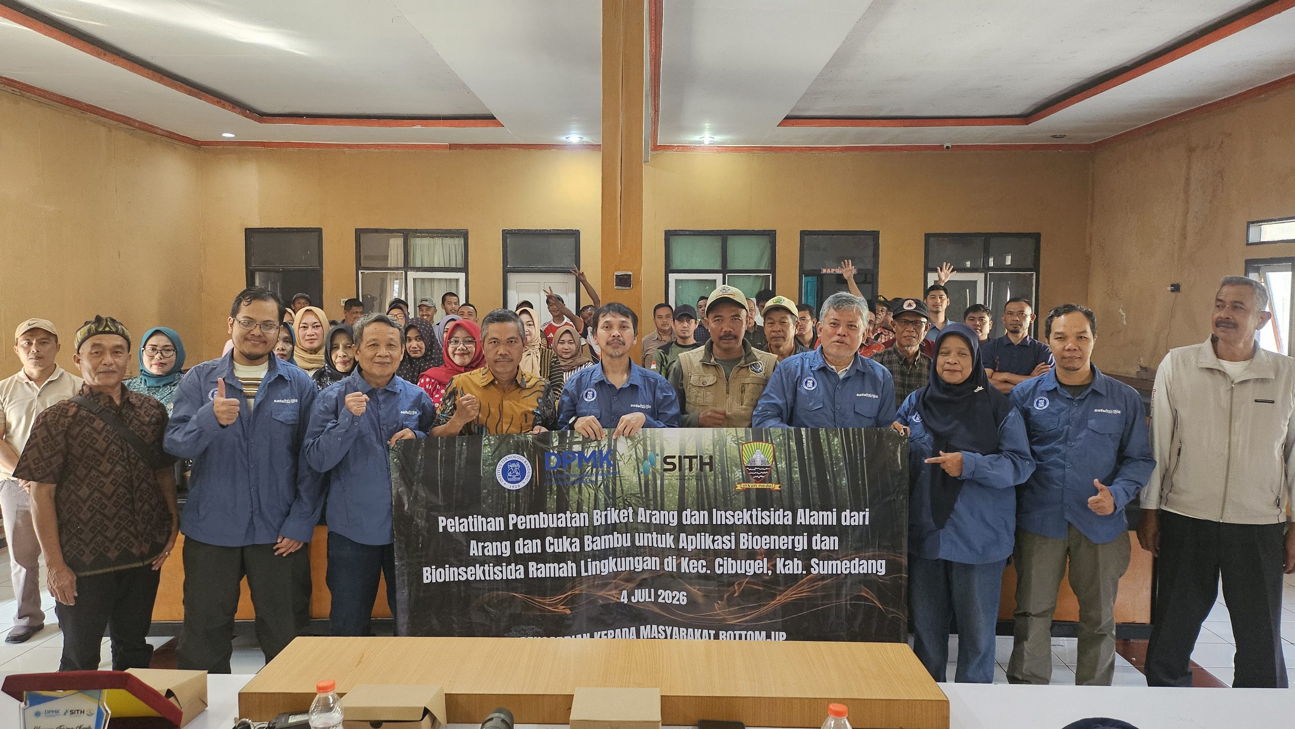 Dari Bambu Menjadi Energi dan Pestisida Ramah Lingkungan, SITH ITB Latih Masyarakat Cibugel Kembangkan Teknologi Hijau