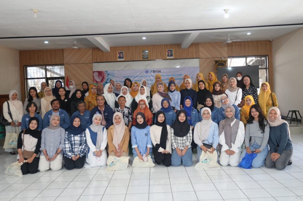 KK FPHSB SITH ITB Edukasi Masyarakat Desa Sukajaya tentang Pencegahan Stunting melalui Penguatan Kesiapan 3S