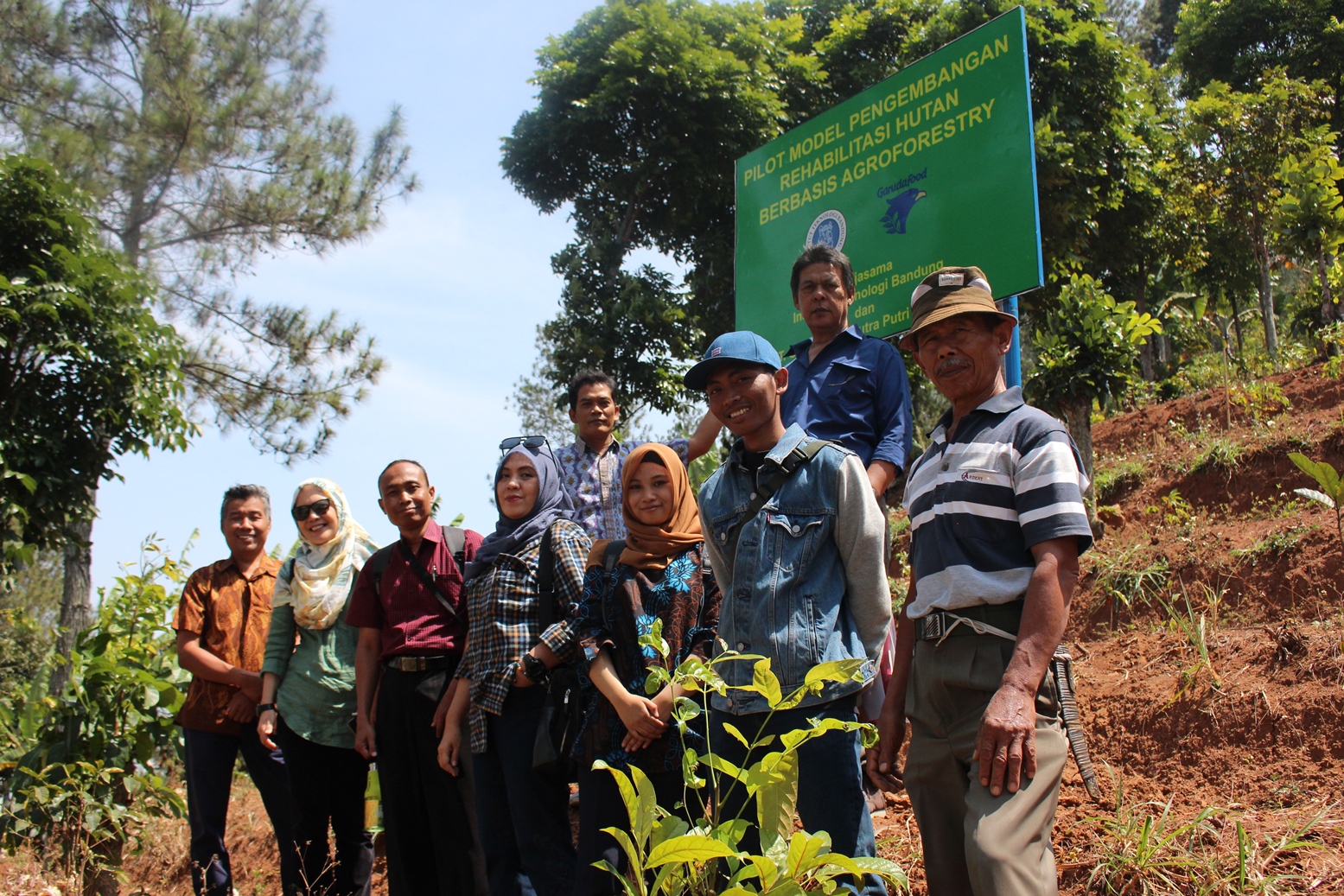 Belajar Dari Lapangan : Model Rehabilitasi Hutan Lindung Berbasis ...